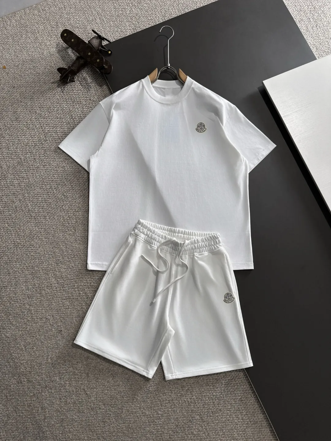Next day shipping P460 Stone lsland/stone island high quality 2025 spring and summer new casual heavy industry suit exclusively developed by yb! High quality production! Imported custom-made fabrics for foreign orders, with high breathability and comfort, impeccable details, brand element design concept, delicate and soft feel! It presents a casual cut and the upper body shape is great! On sale simultaneously on the official website! From a high-end men's positioning brand, the low-key luxury taste is irresistible! Exquisite workmanship and impeccable quality! The overall style is simple, fashionable and timeless, fully meeting the requirements of stylish and tasteful dressing! Size: S-XXL